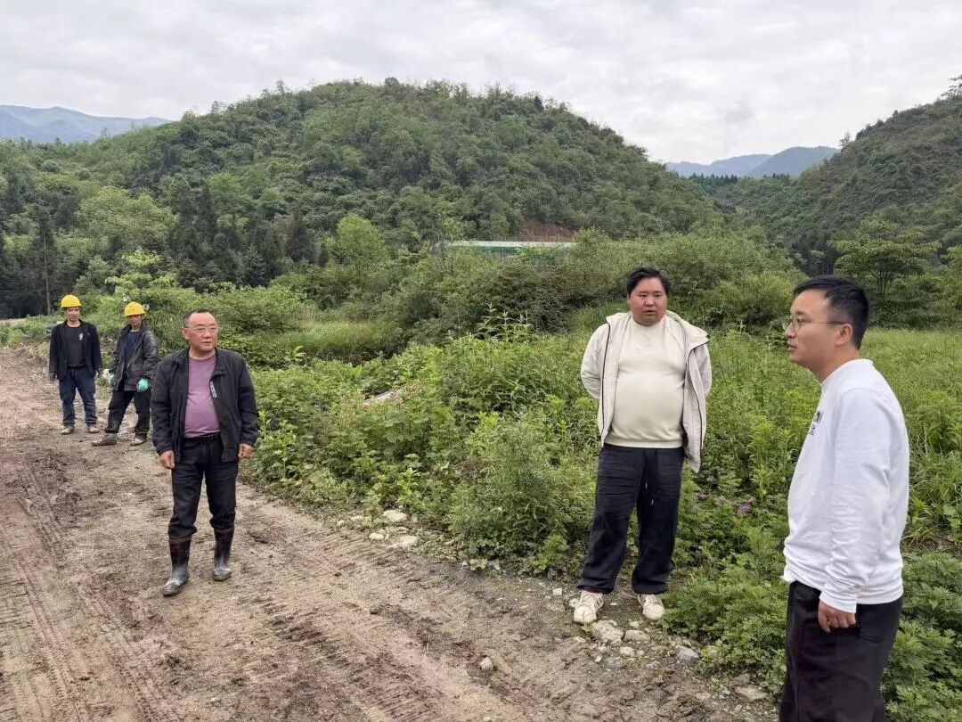 2026年5月18日，乡经济发展和规划建设办到民主村天星塘农旅综合体项目现场查看施工进度。