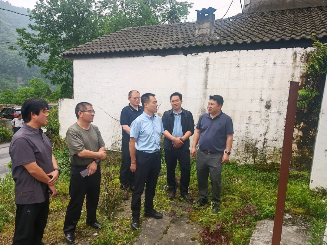 2026年5月22日，省民宗委峨眉山寺庙管理处处长杨辉会同区委统战部、区民宗局调研民主村天主教堂文物保护情况。
