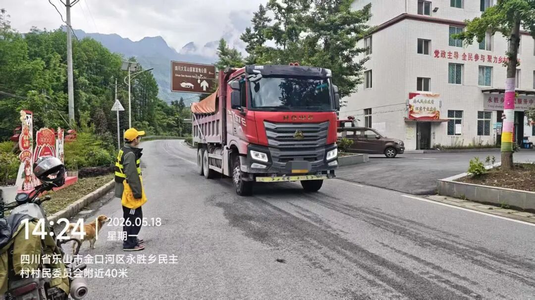 2026年5月18日，乡应急办开展道路交通劝导工作。