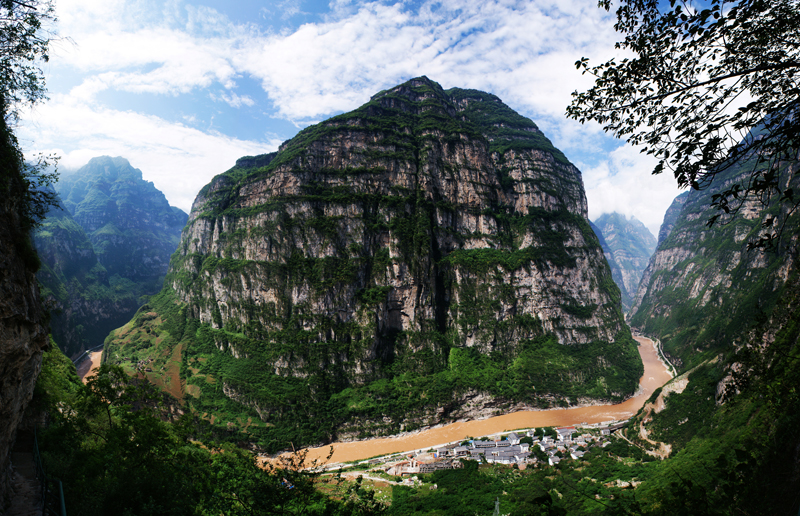 10峡谷雄峰——张兵（摄于大渡河金口大峡谷）——.jpg