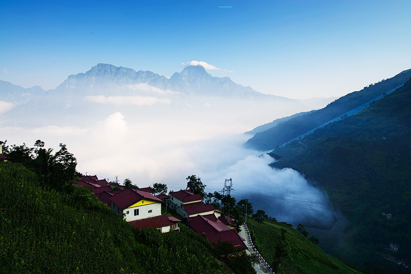 迎春村望瓦山.jpg 迎春村望瓦山.jpg